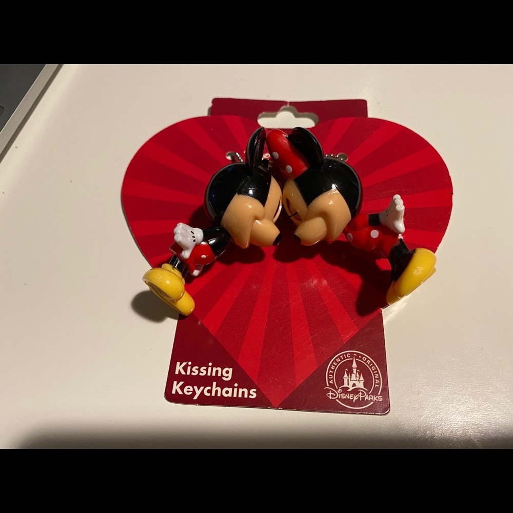Disney Mickey Mouse Kissing keychain
